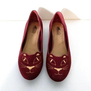 Cliffs by White Mountain Embroidered Cat Flats